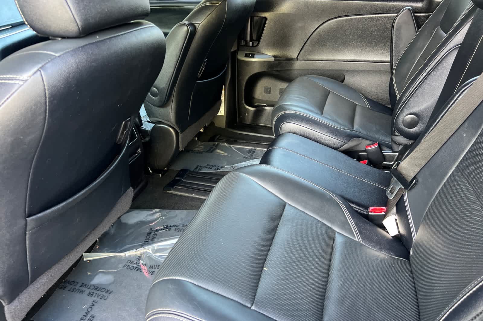 Used 2015 Toyota Sienna SE w/ SE Preferred Package FWD image 4