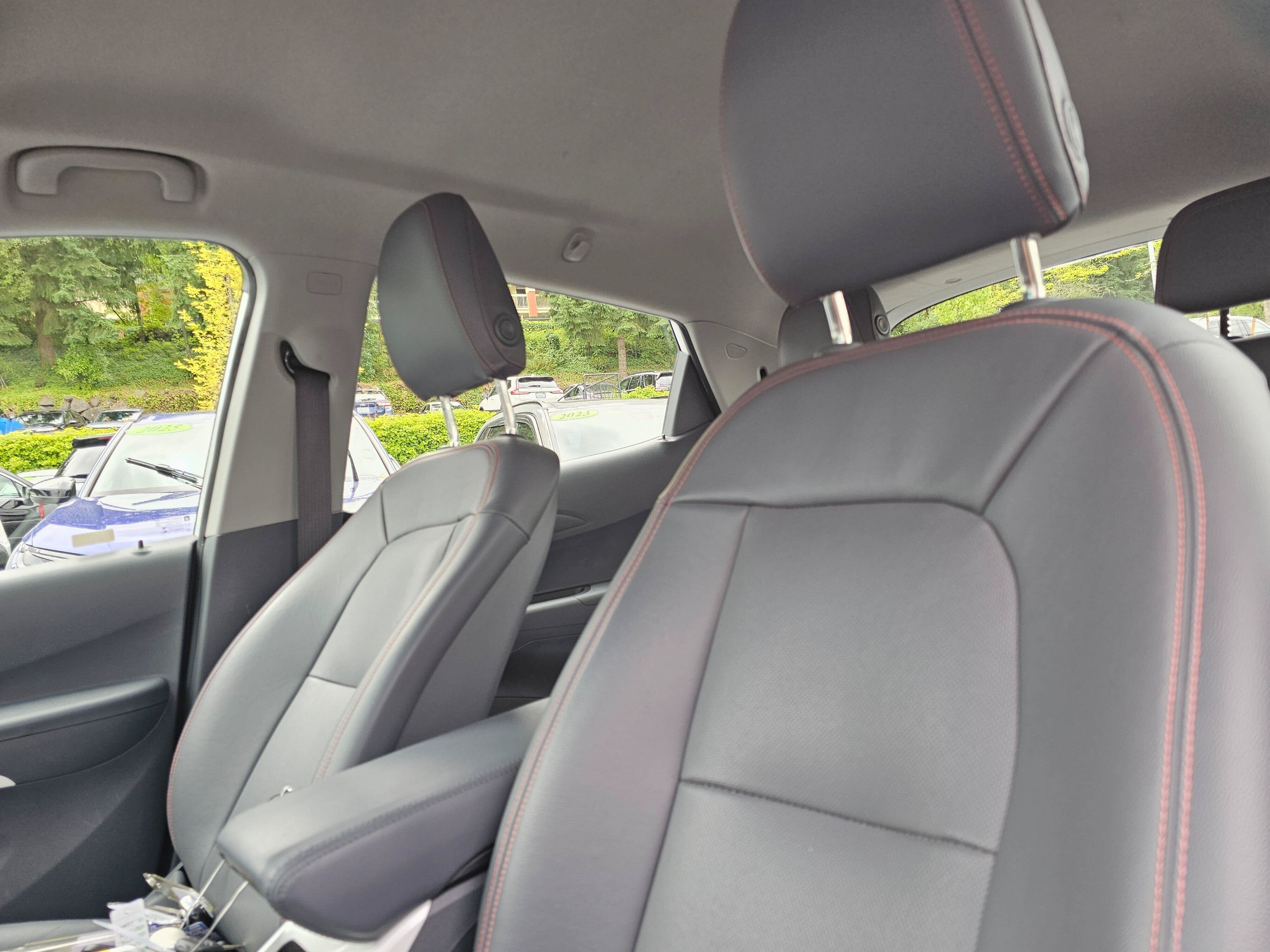 Used 2019 Chevrolet Bolt Premier w/ Infotainment Package FWD image 22