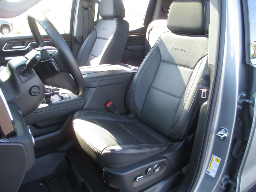 Used 2025 GMC Sierra 1500 Denali w/ Technology Package AWD/4WD image 23