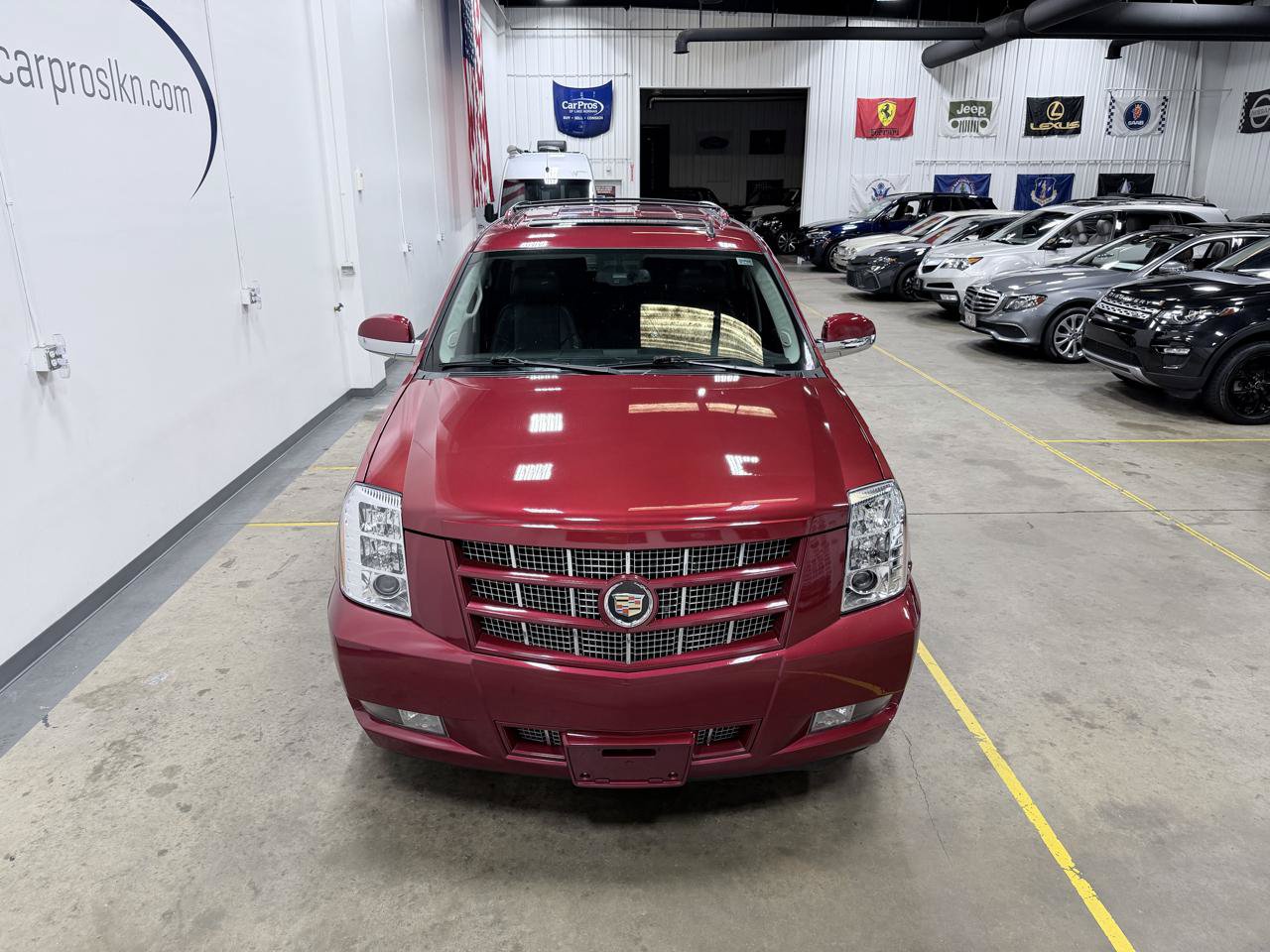Used 2013 Cadillac Escalade Premium AWD/4WD image 2