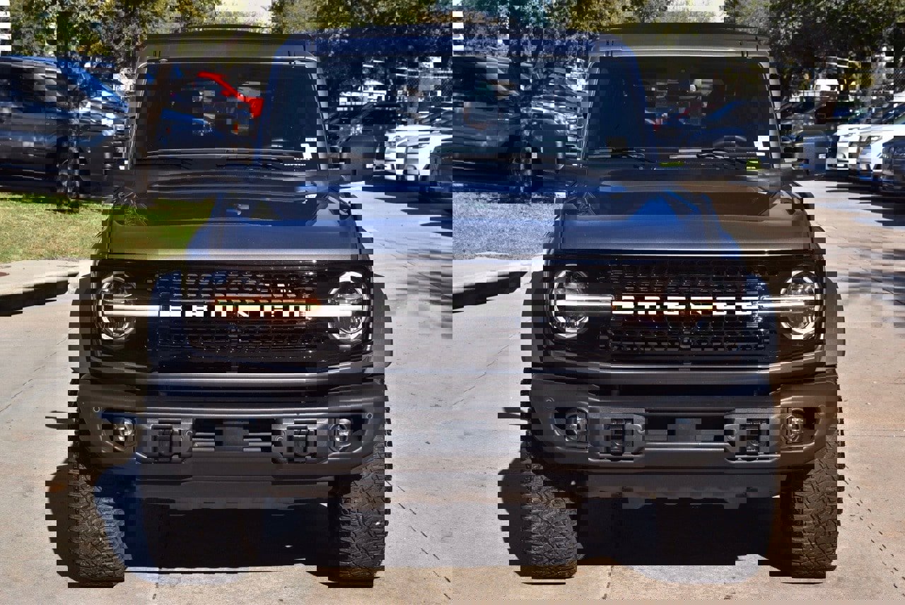 Used 2023 Ford Bronco Wildtrak image 3