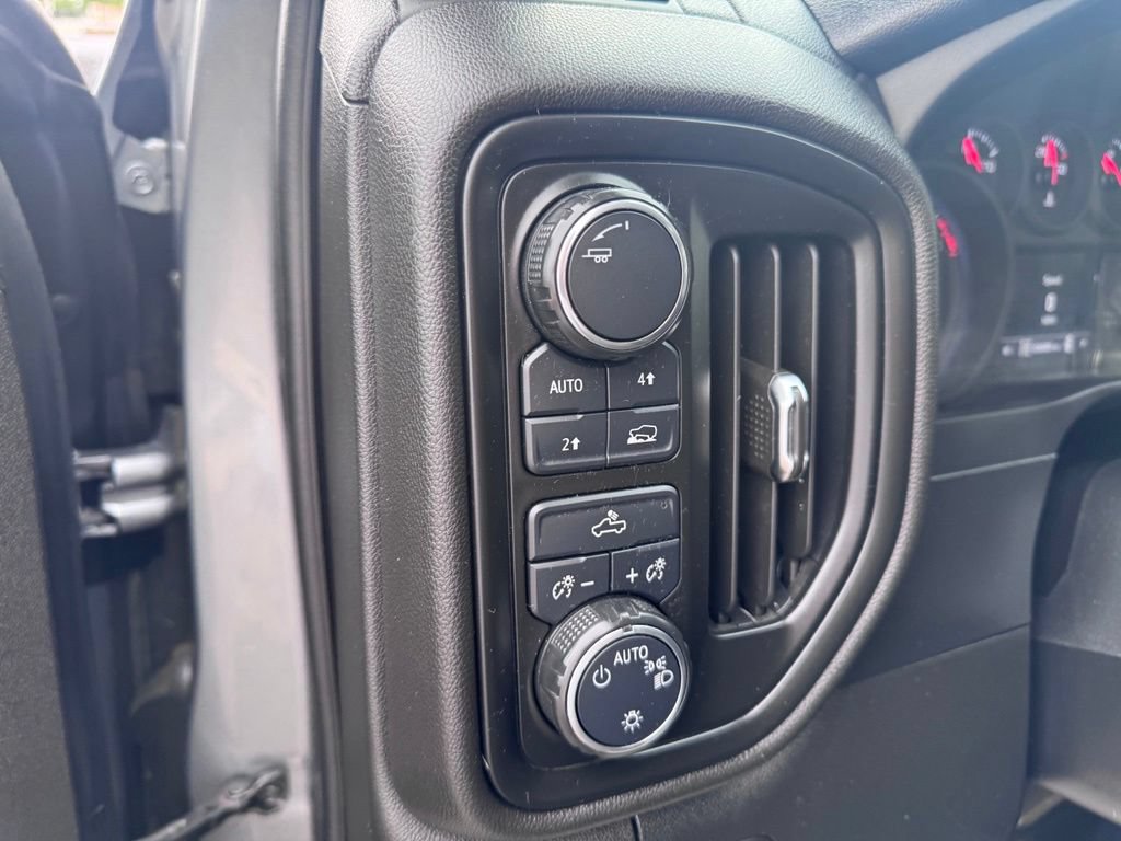 Used 2020 Chevrolet Silverado 1500 Custom w/ Custom Value Package AWD/4WD image 13