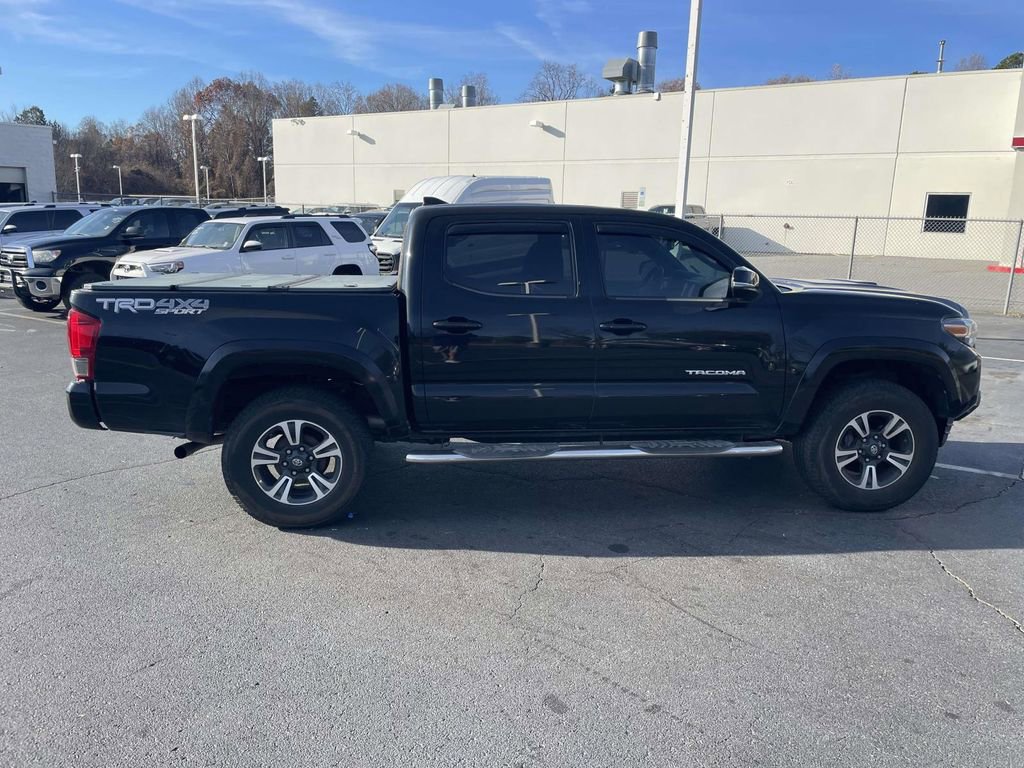 Used 2017 Toyota Tacoma TRD Sport image 11