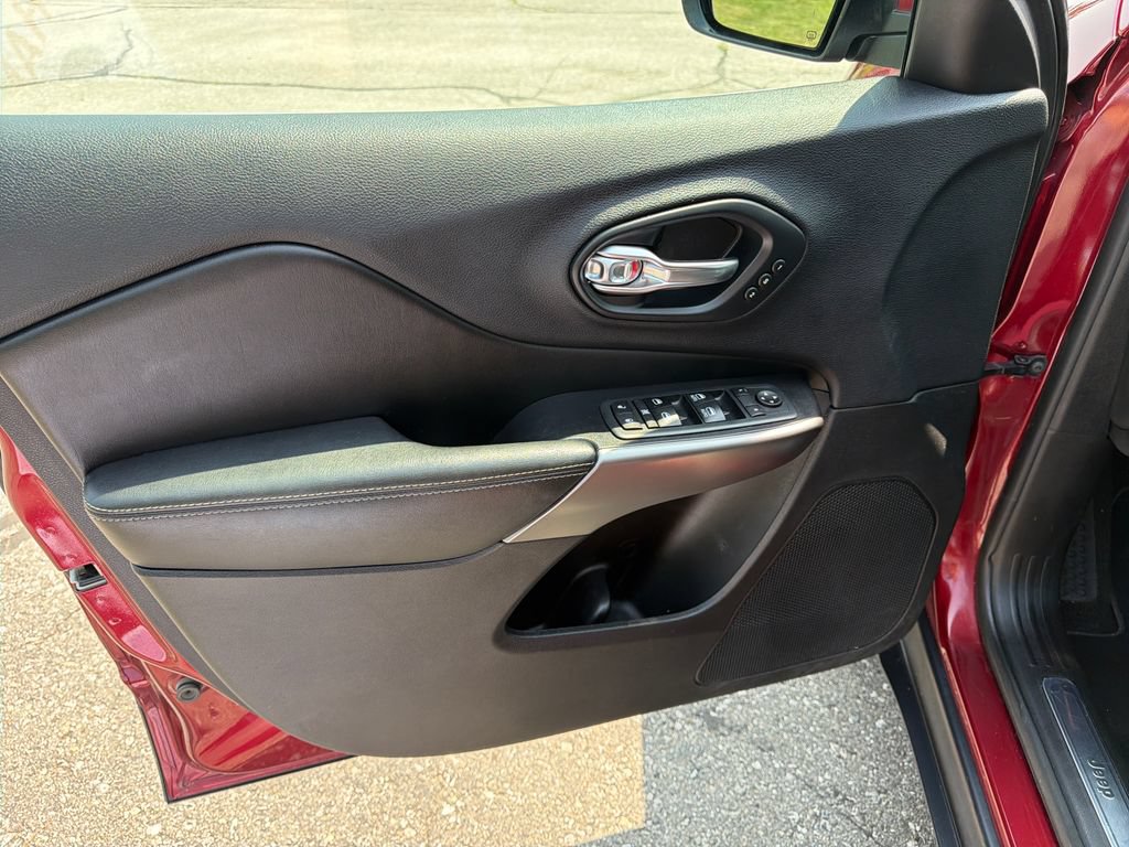 Used 2020 Jeep Cherokee Limited AWD/4WD image 12