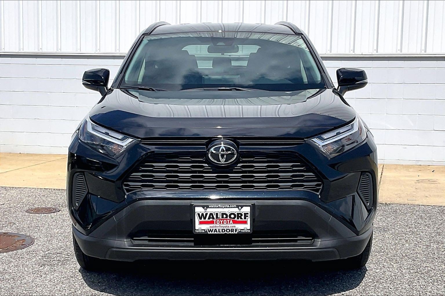 Used 2025 Toyota RAV4 XLE AWD/4WD image 3