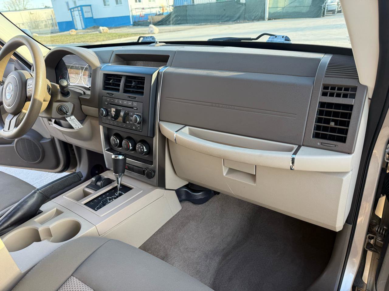 Used 2011 Jeep Liberty Sport image 22