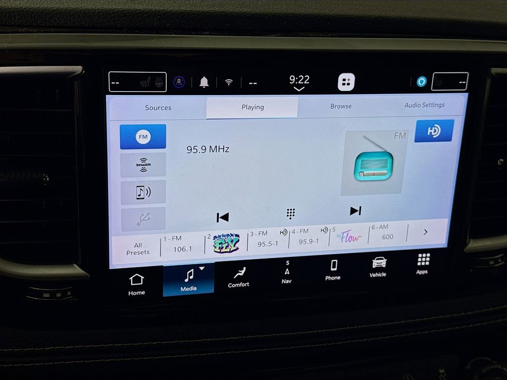 Used 2022 Chrysler Pacifica Limited FWD image 6