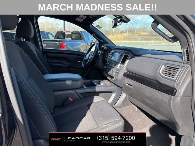 Used 2019 Nissan Titan SV w/ SV Convenience Package image 11
