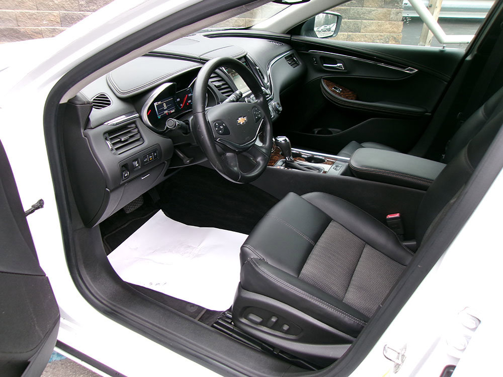 Used 2015 Chevrolet Impala LT w/ Convenience Package image 13
