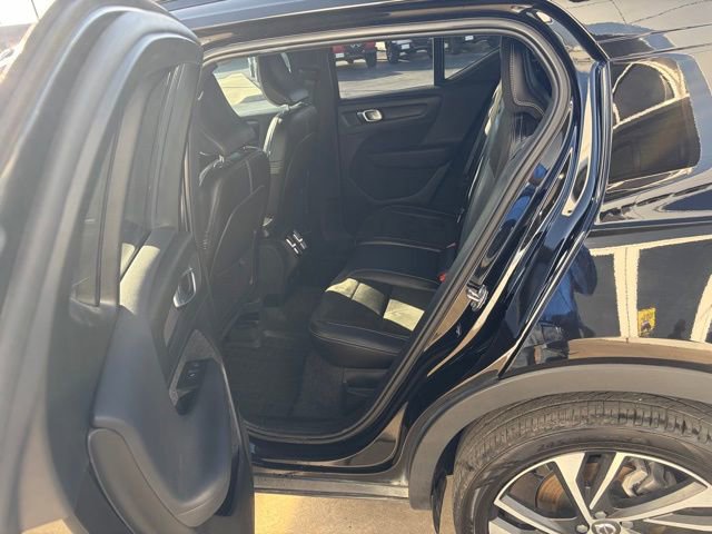 Used 2021 Volvo XC40 T4 R-Design w/ Climate Package image 22