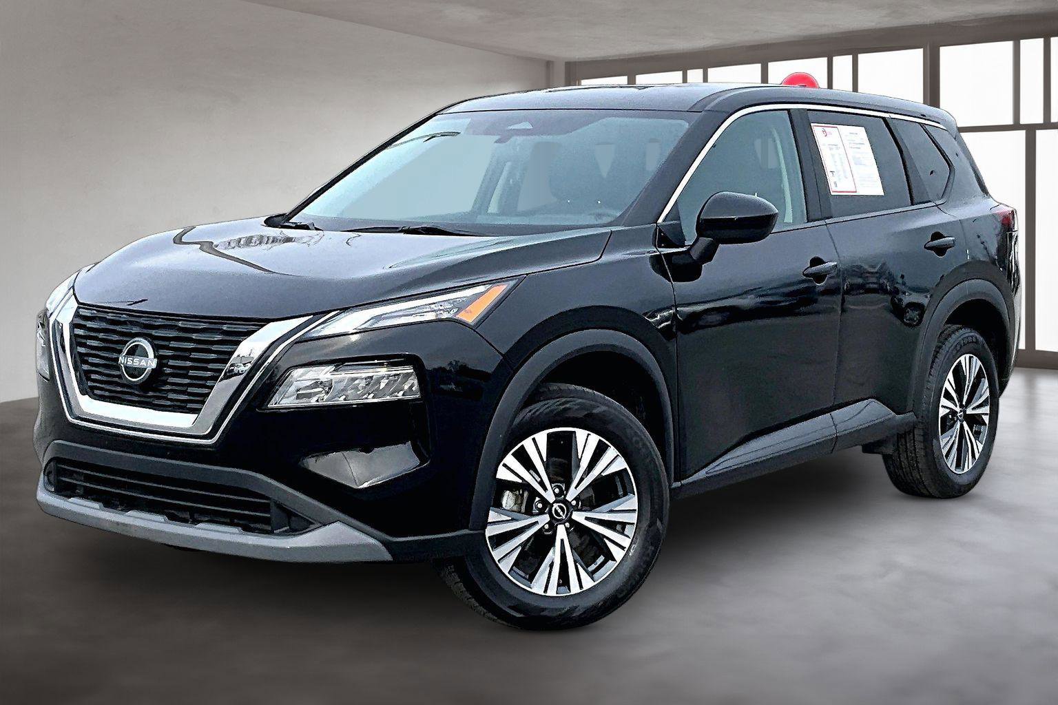 Used 2023 Nissan Rogue SV image 2