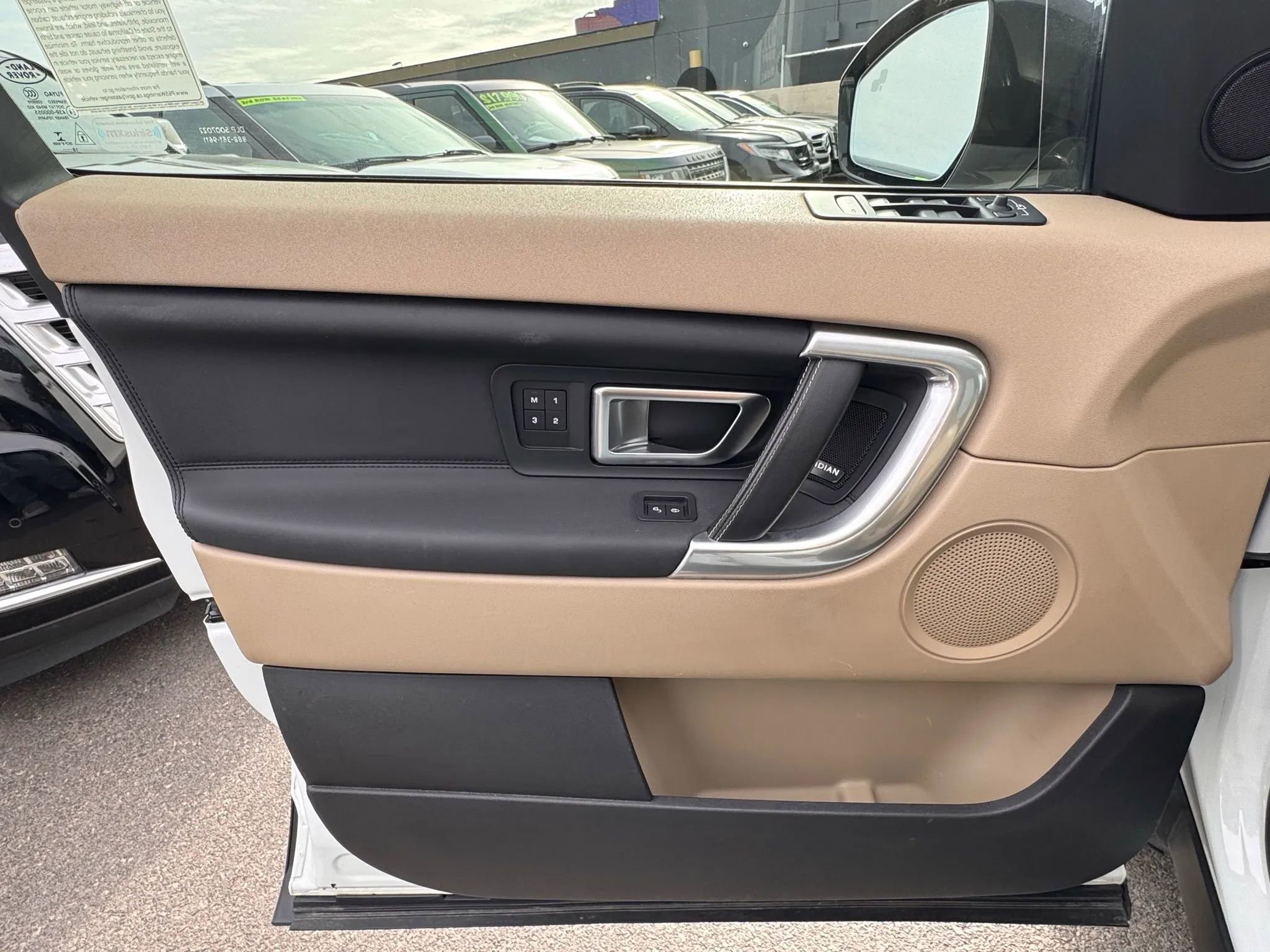 Used 2019 Land Rover Discovery Sport HSE image 13