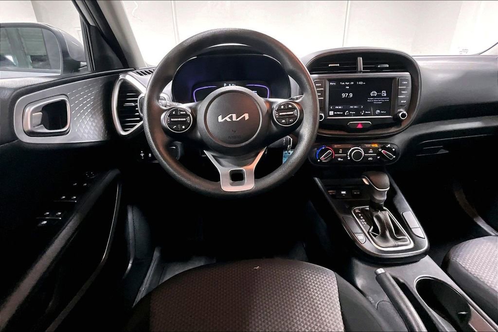 Used 2025 Kia Soul LX FWD image 7