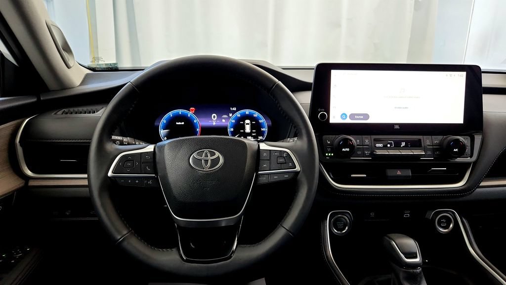 Certified 2025 Toyota Grand Highlander FWD image 36