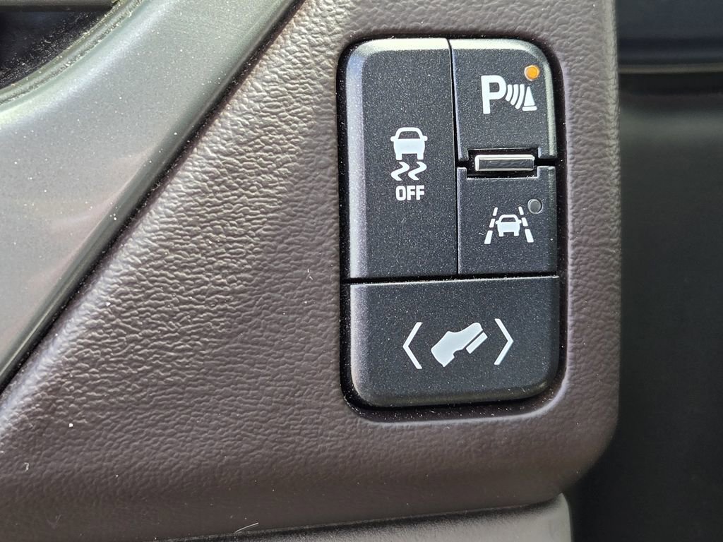 Used 2019 Chevrolet Tahoe LT w/ Luxury Package AWD/4WD image 22