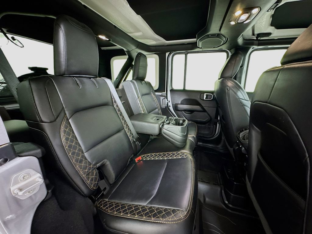 Used 2021 Jeep Wrangler Unlimited Sahara w/ Altitude image 24