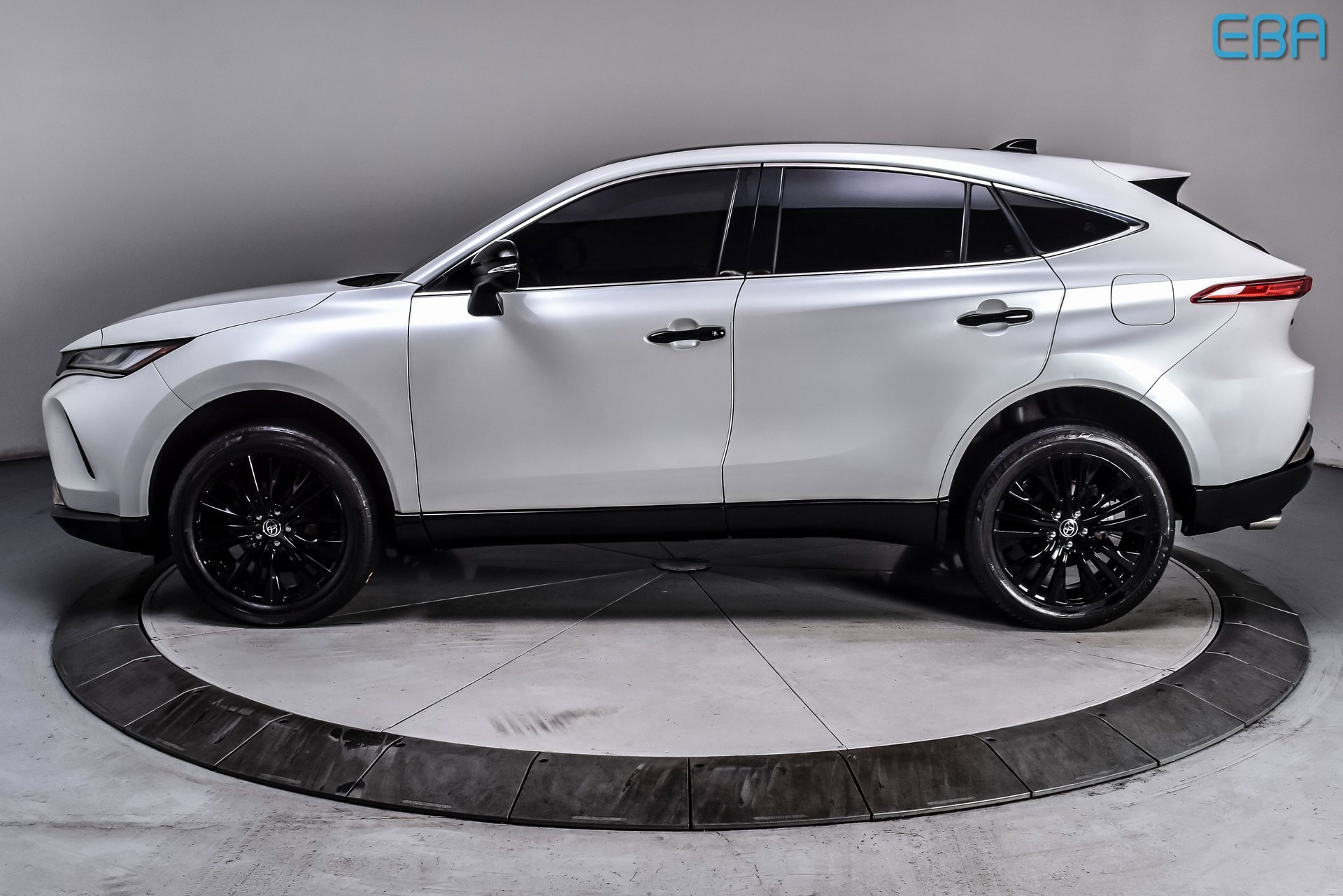 Used 2024 Toyota Venza Nightshade image 3