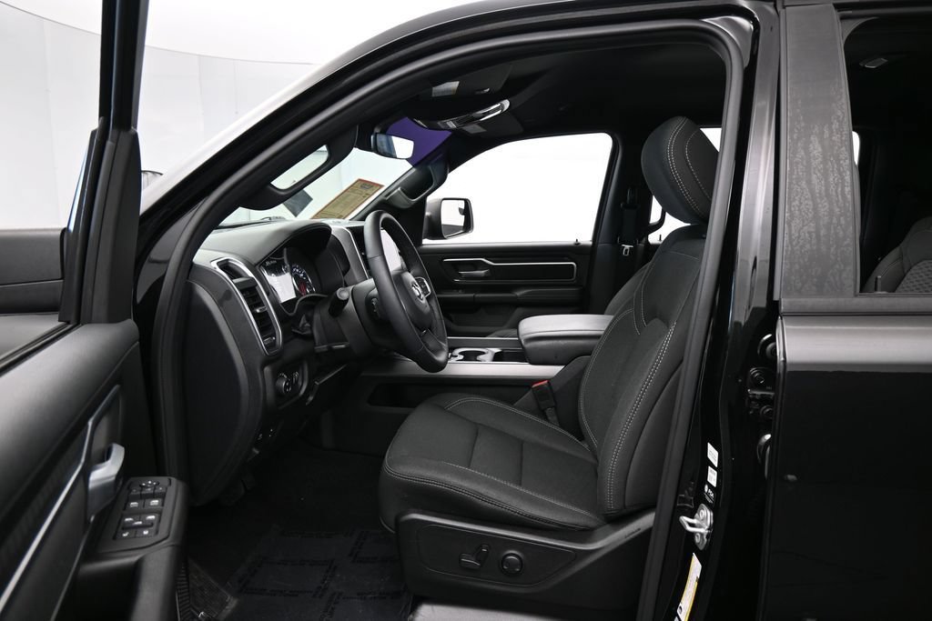 Used 2025 RAM 1500 Big Horn AWD/4WD image 10