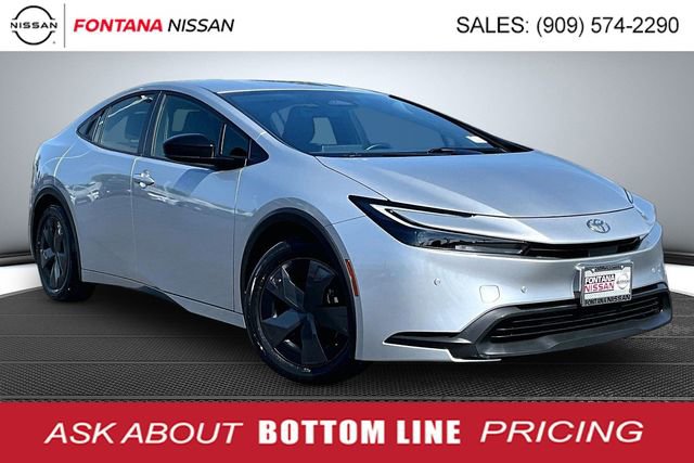 Used 2025 Toyota Prius LE image 1