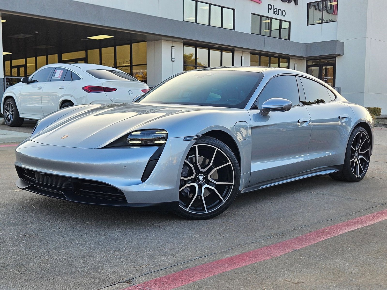 Used 2023 Porsche Taycan image 1