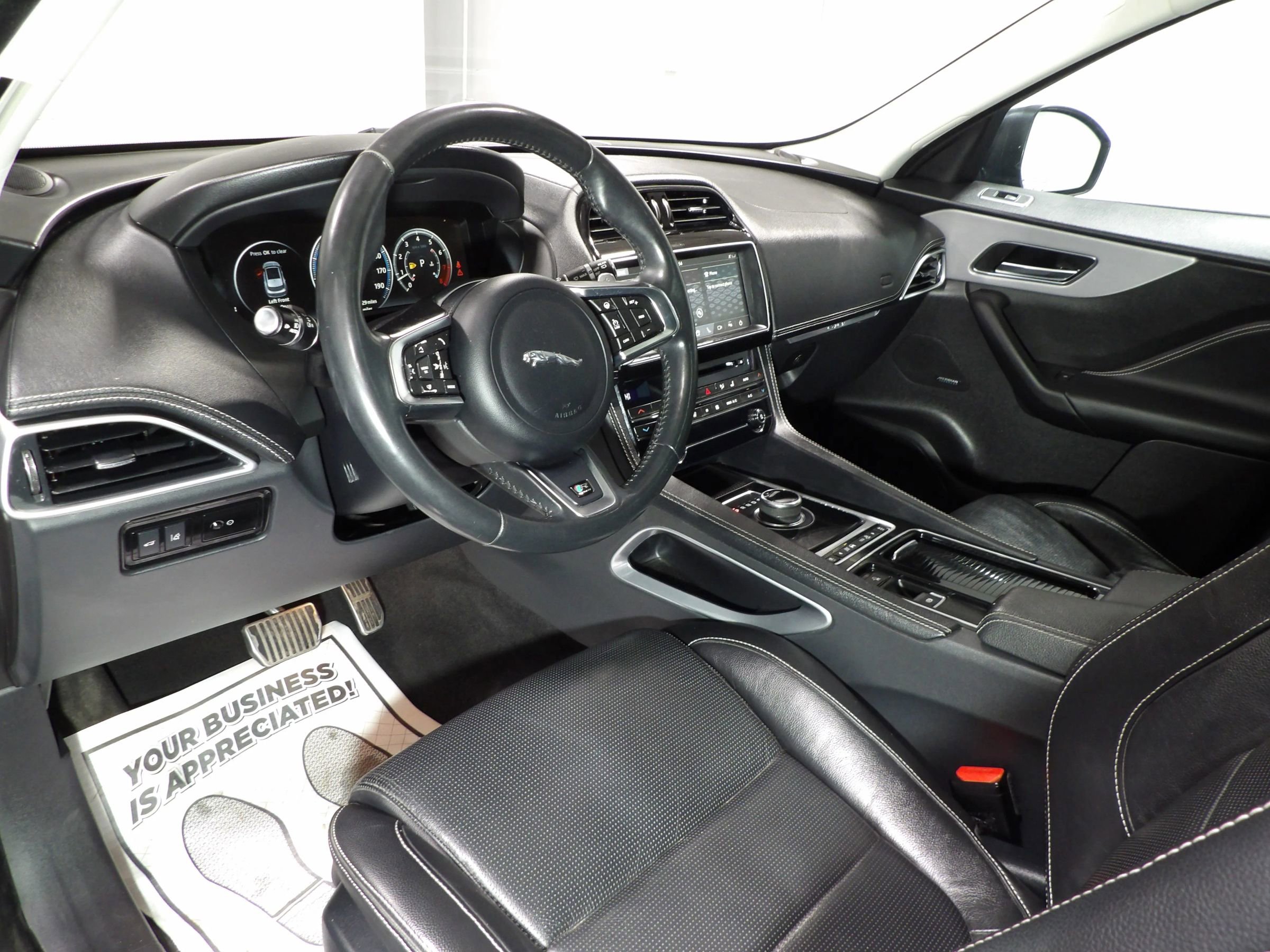 Used 2018 Jaguar F-PACE R-Sport image 13