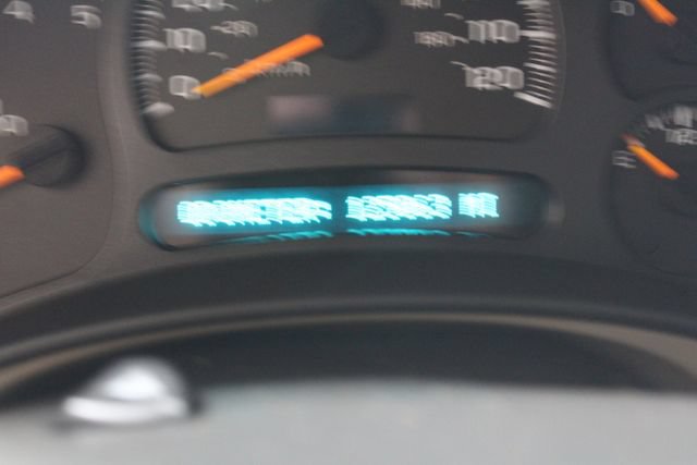 Used 2005 Chevrolet Silverado 2500 LT w/ Heavy-Duty Power Package AWD/4WD image 32