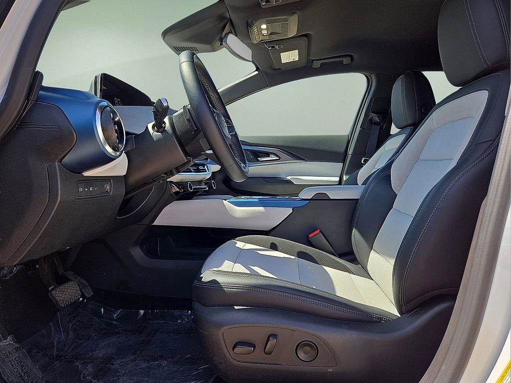 Used 2025 Chevrolet Equinox EV LT image 24