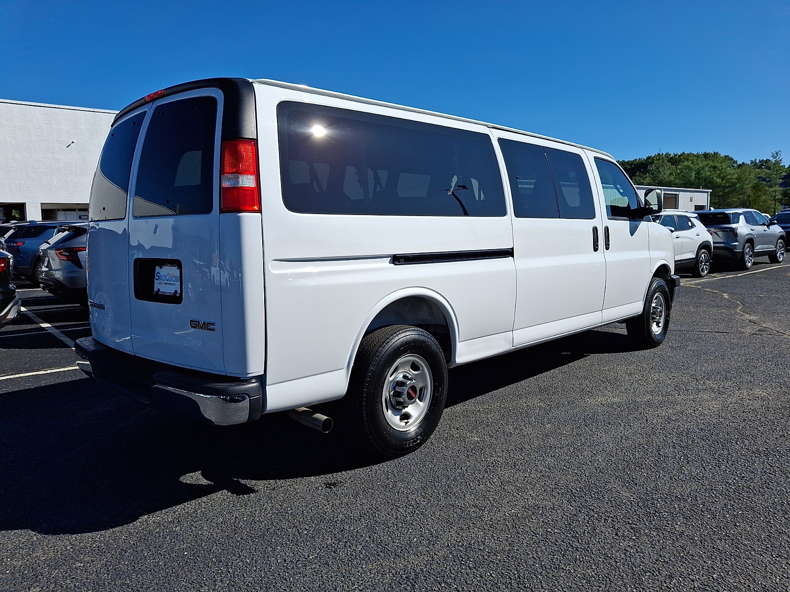 Used 2025 GMC Savana 3500 LT w/ LT Preferred Equipment Group RWD image 6