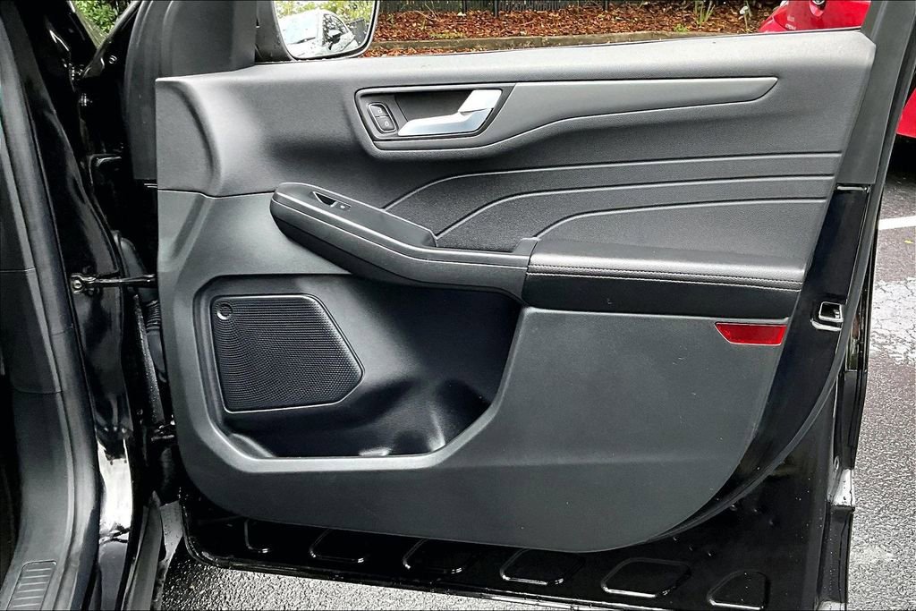 Used 2025 Ford Escape SE FWD image 25