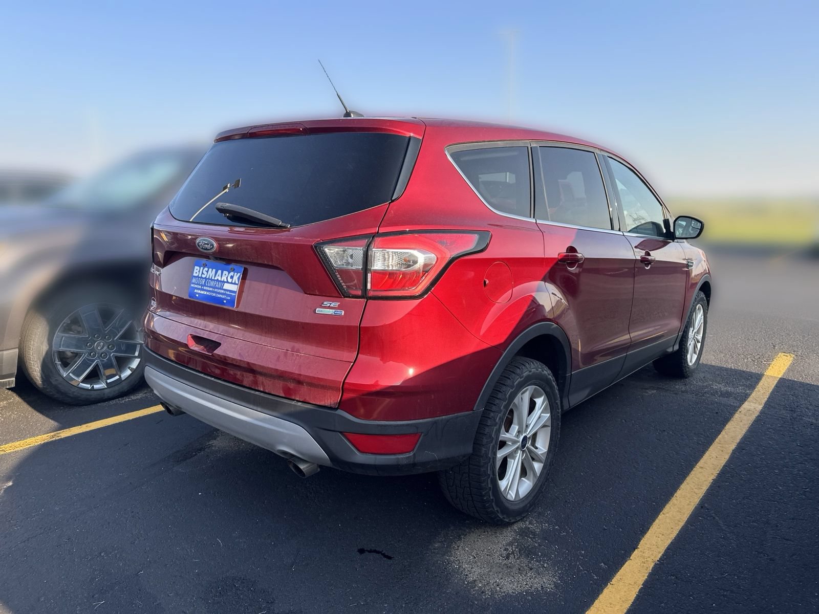 Used 2017 Ford Escape SE w/ SE Cold Weather Package AWD/4WD image 3