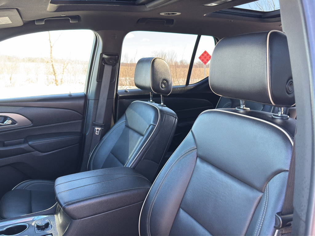Used 2022 Chevrolet Traverse Premier w/ Redline Edition AWD/4WD image 18