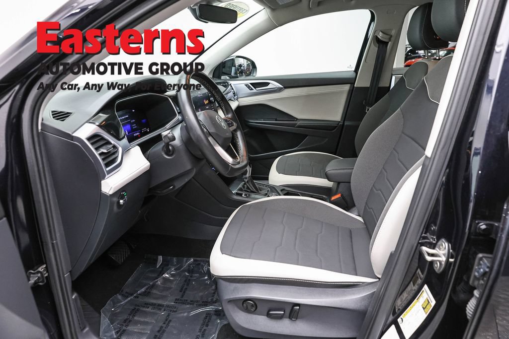 Used 2025 Volkswagen Taos SE AWD/4WD image 14