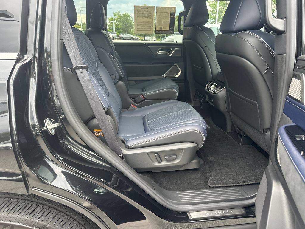 Used 2026 INFINITI QX80 4WD w/ Sport Exterior Package image 13