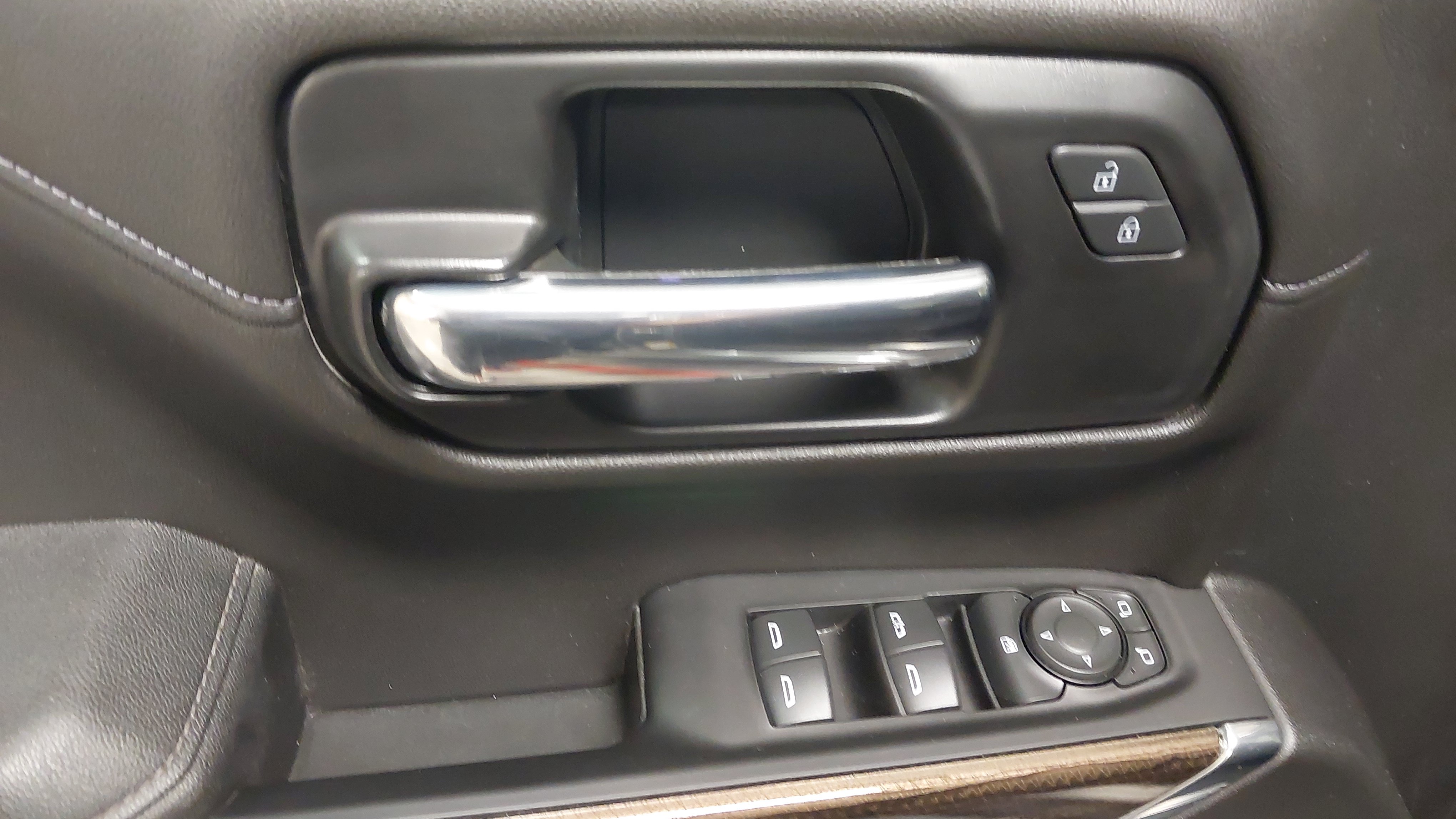 Used 2021 Chevrolet Silverado 1500 LT AWD/4WD image 25