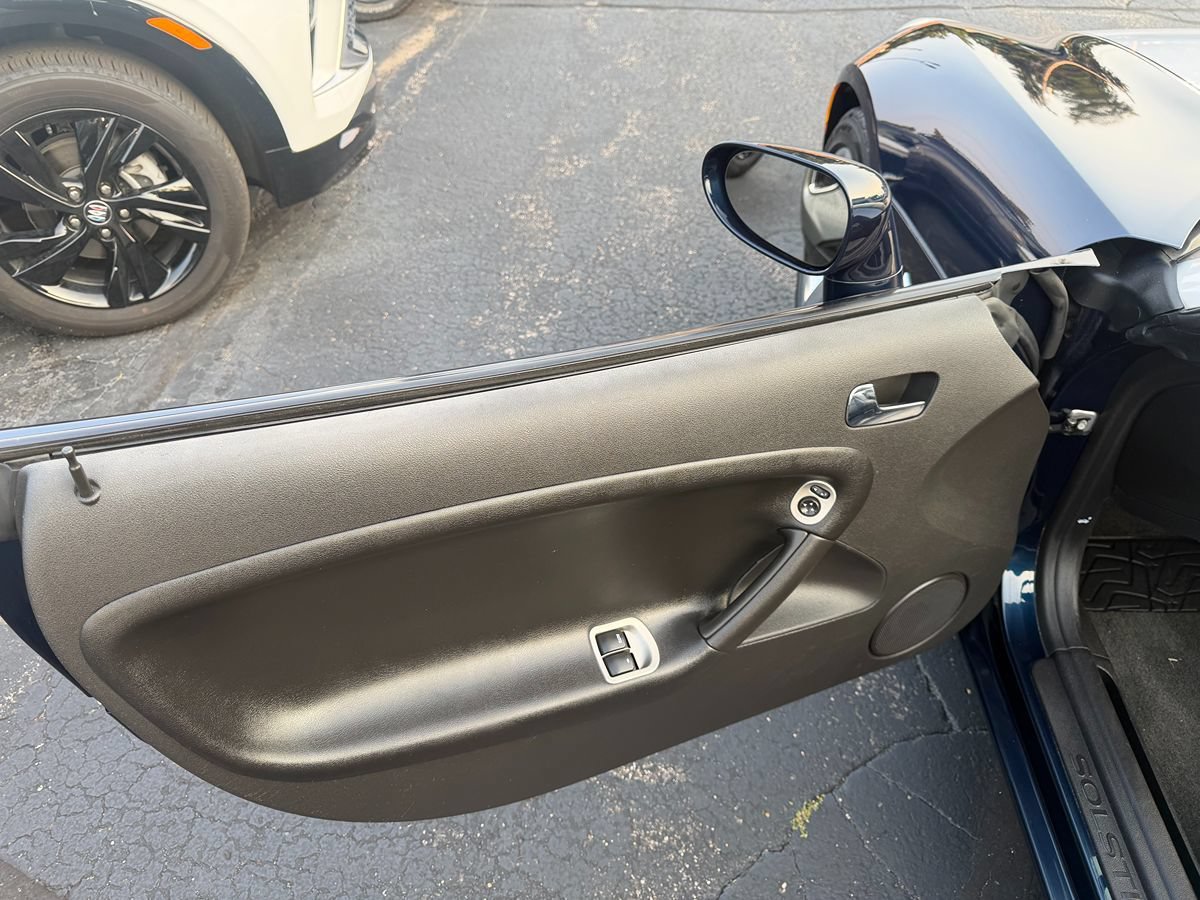 Used 2006 Pontiac Solstice Convertible w/ Premium Package RWD image 20