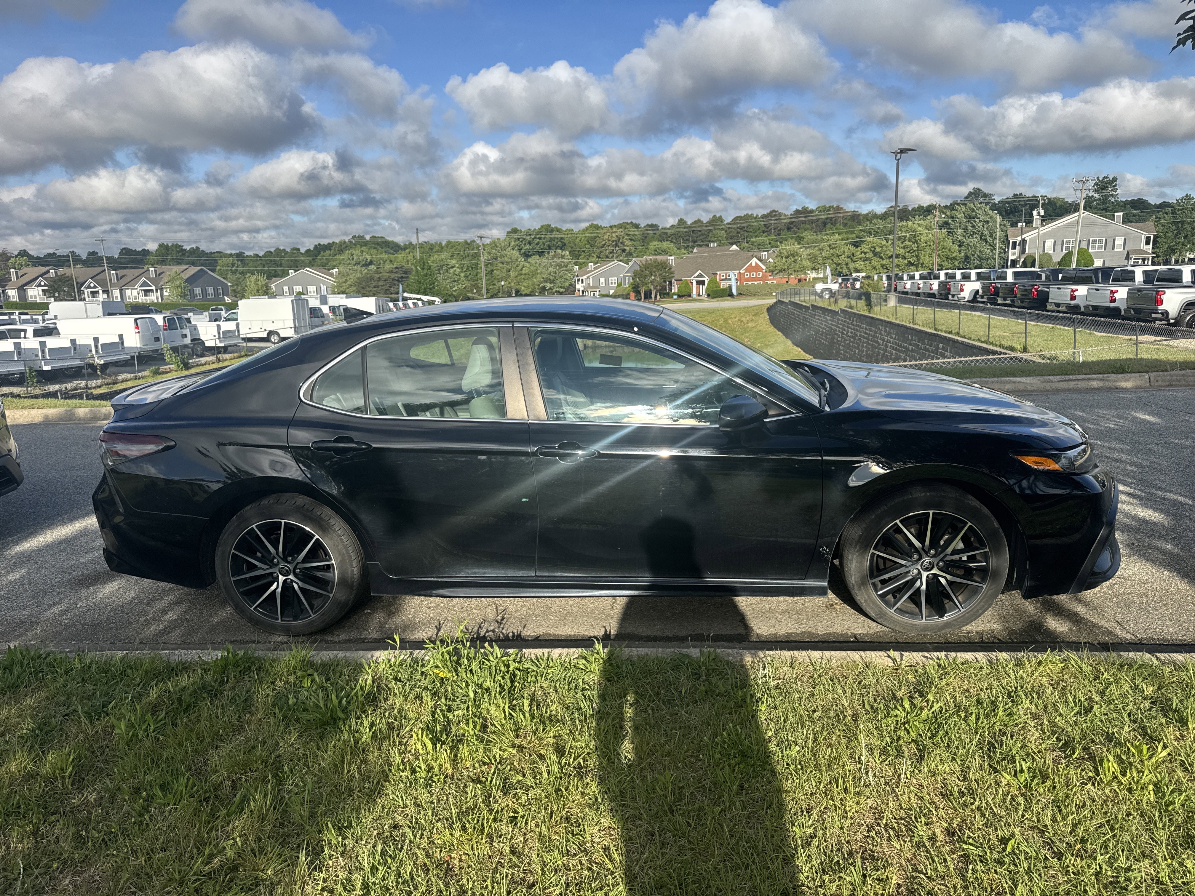 Used 2021 Toyota Camry SE FWD image 11