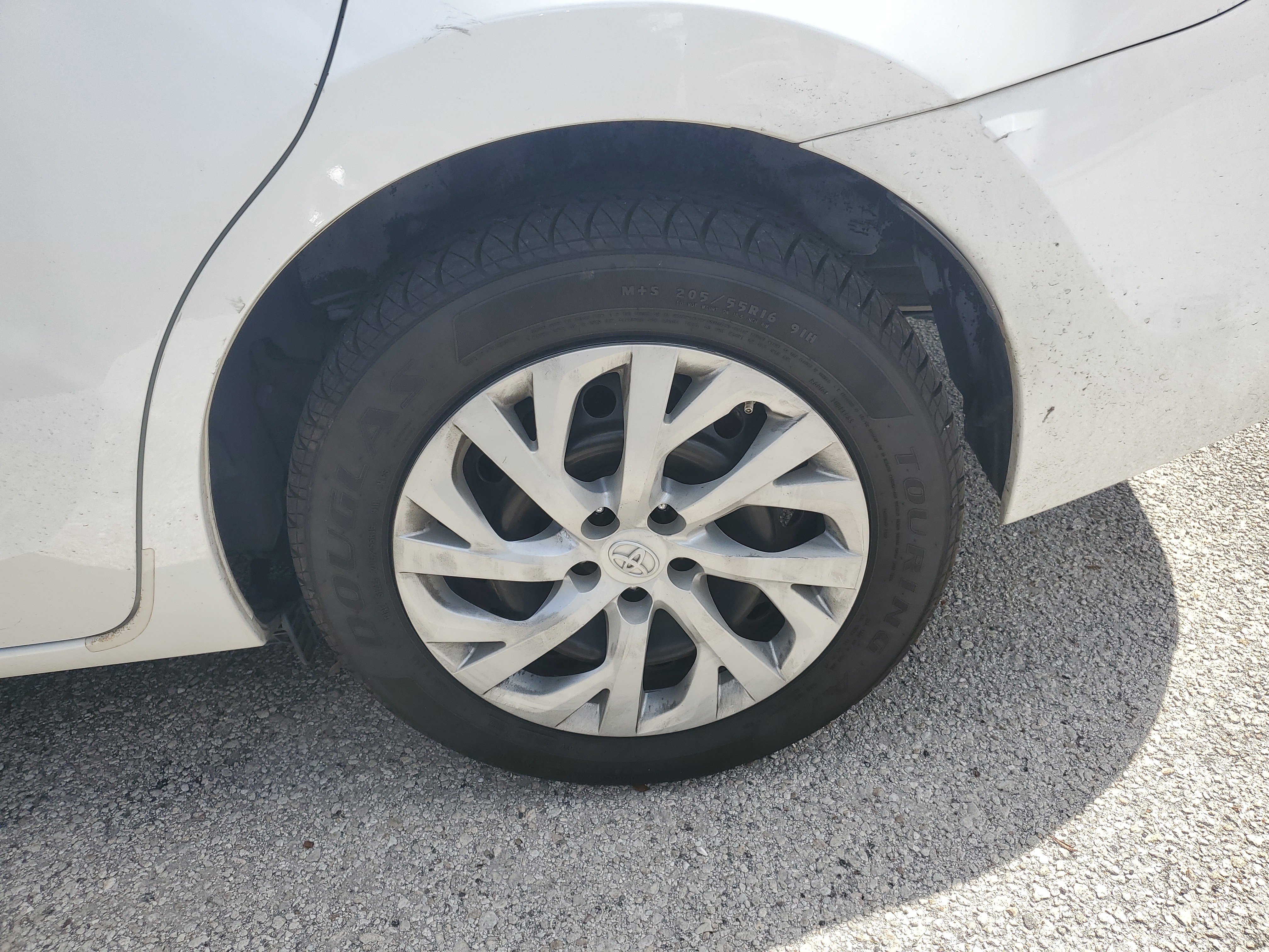 Used 2018 Toyota Corolla LE image 6