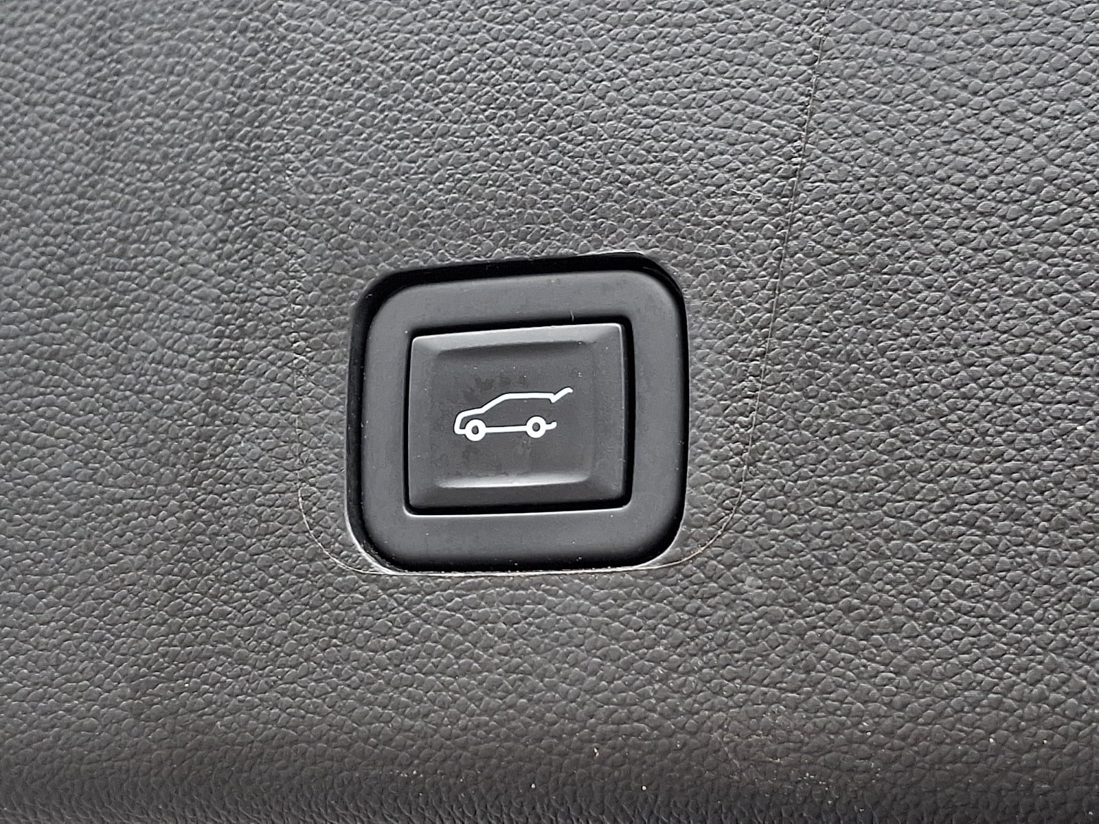 Used 2023 Chevrolet Traverse RS AWD/4WD image 34