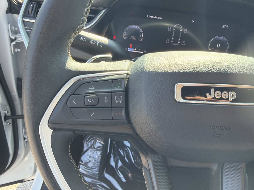 Used 2023 Jeep Grand Cherokee L Laredo RWD image 26