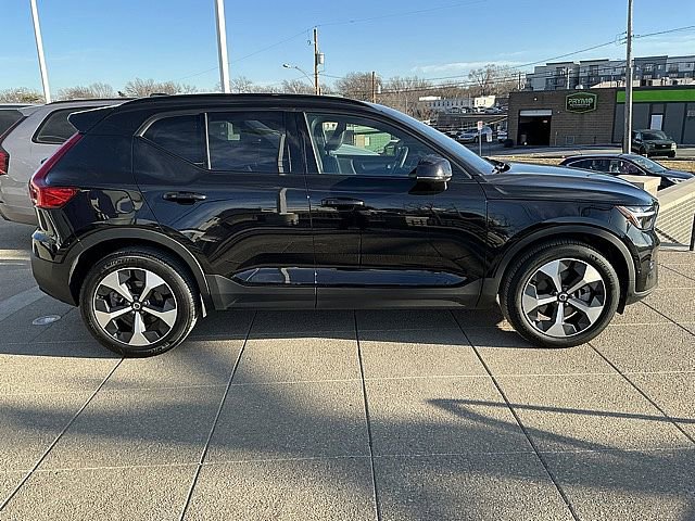 Certified 2025 Volvo XC40 B5 Plus image 7