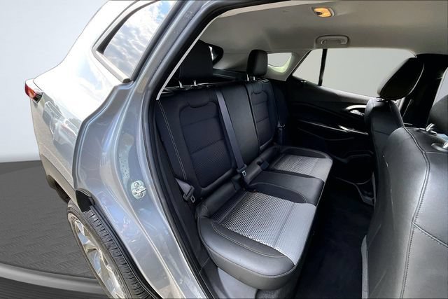 Used 2025 Chevrolet Trax LT FWD image 24