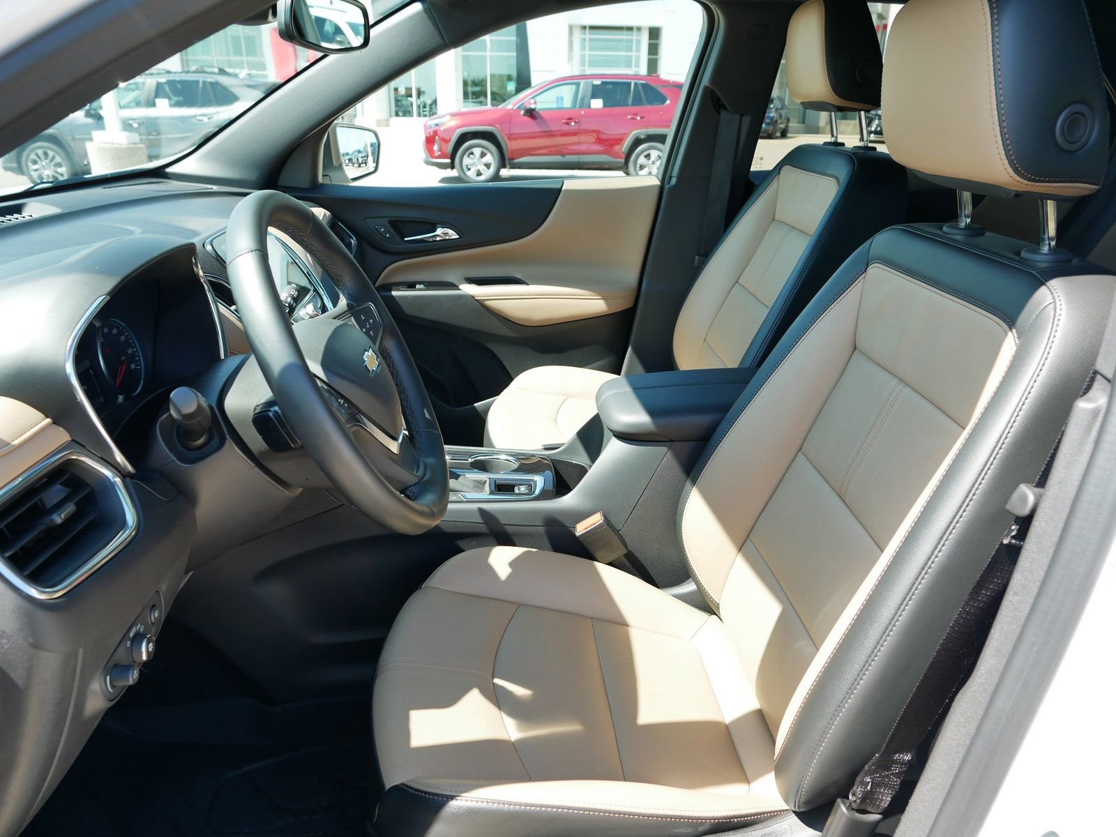 Used 2024 Chevrolet Equinox Premier image 11