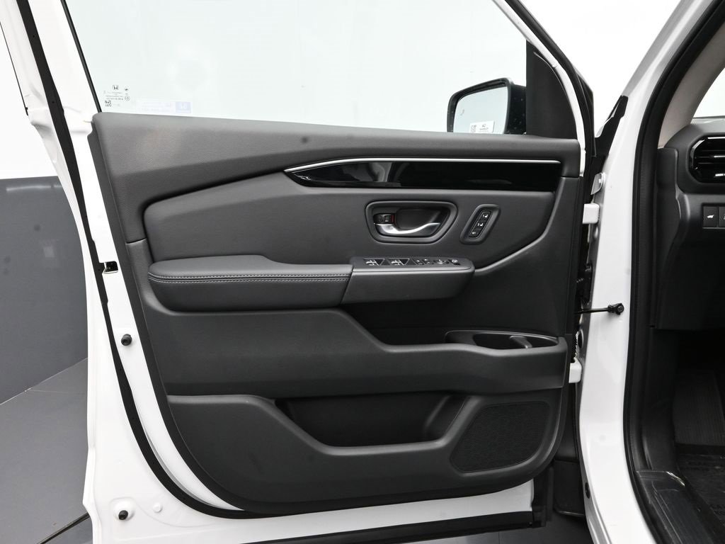 New 2025 Honda Pilot Touring image 30
