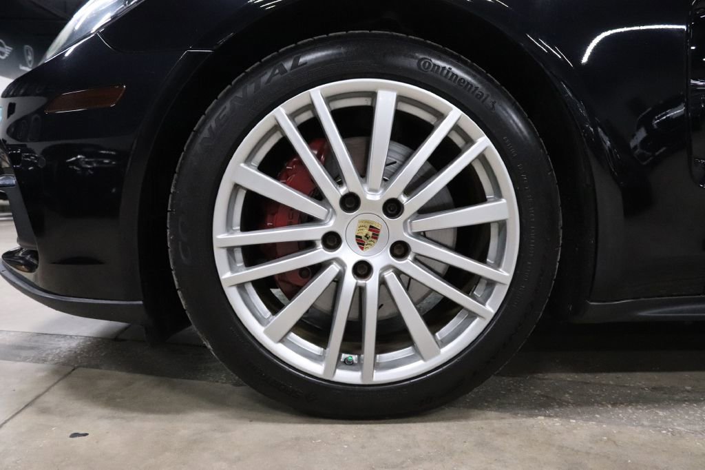 Used 2017 Porsche Panamera 4S image 32