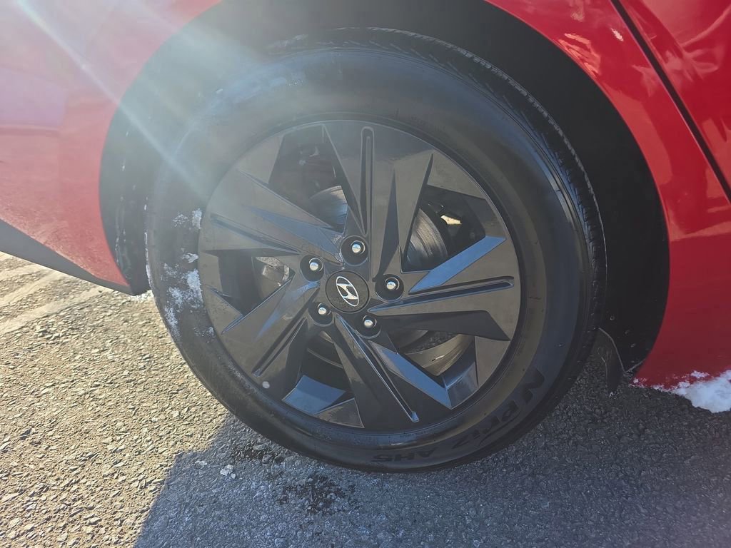 Used 2022 Hyundai Elantra SEL image 11