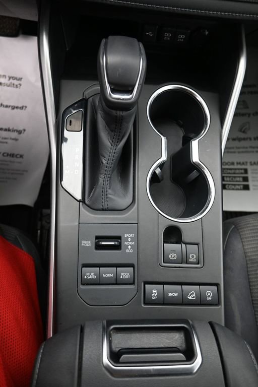 Used 2020 Toyota Highlander LE AWD/4WD image 17