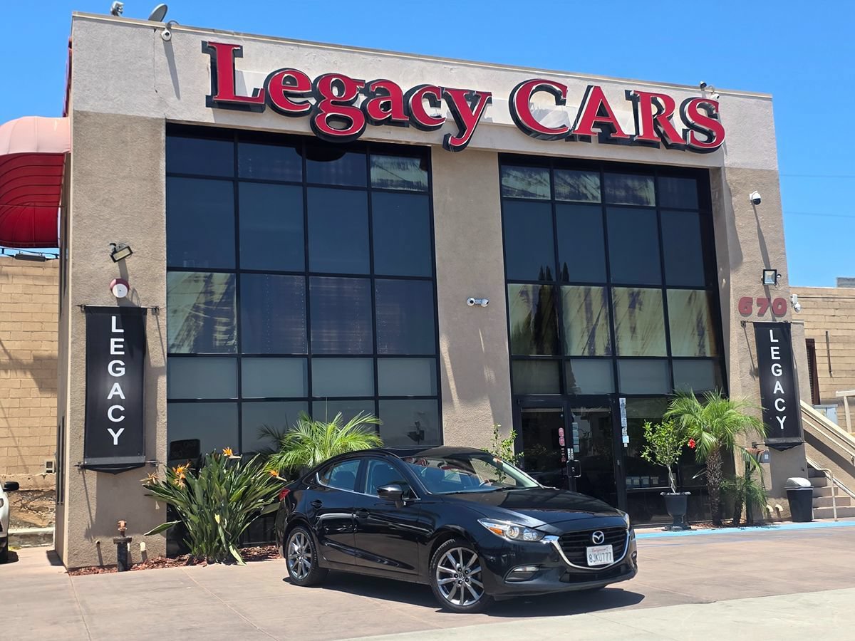 Used 2018 MAZDA MAZDA3 Touring FWD image 2