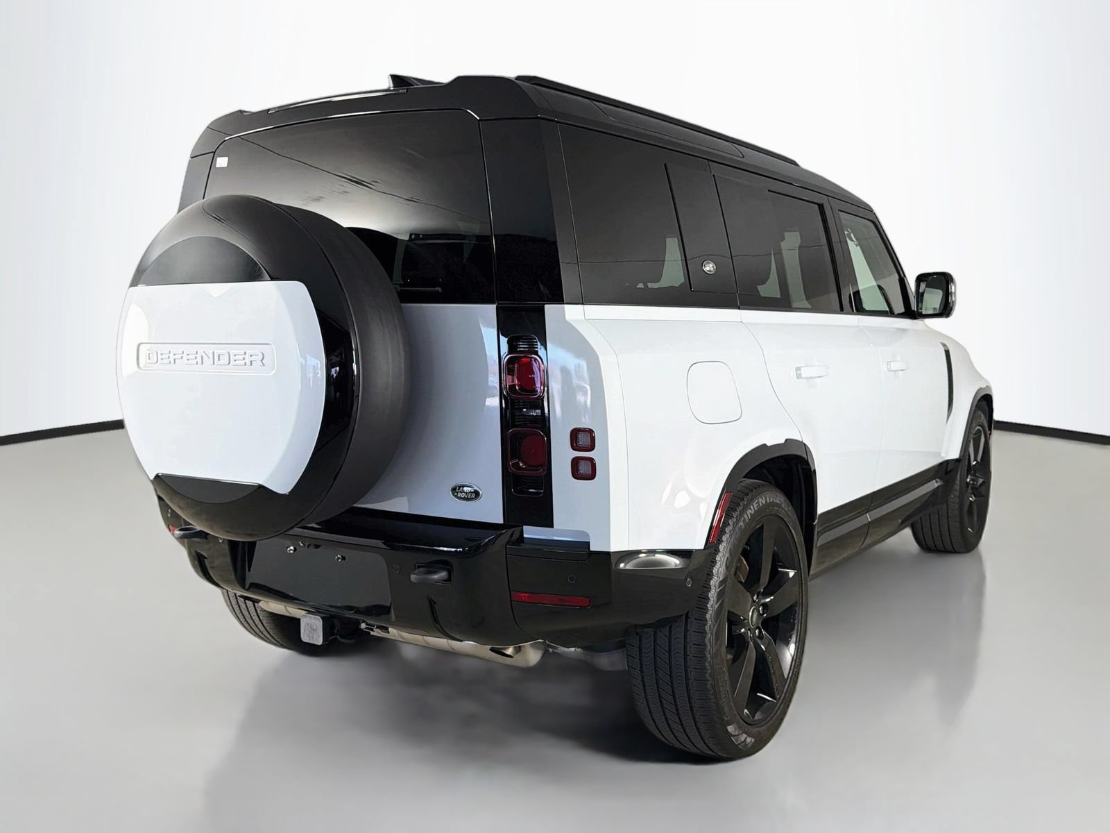 Used 2023 Land Rover Defender 110 X-Dynamic SE AWD/4WD image 7