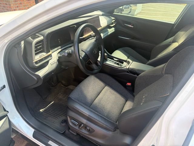 Used 2023 Toyota Crown AWD/4WD image 5