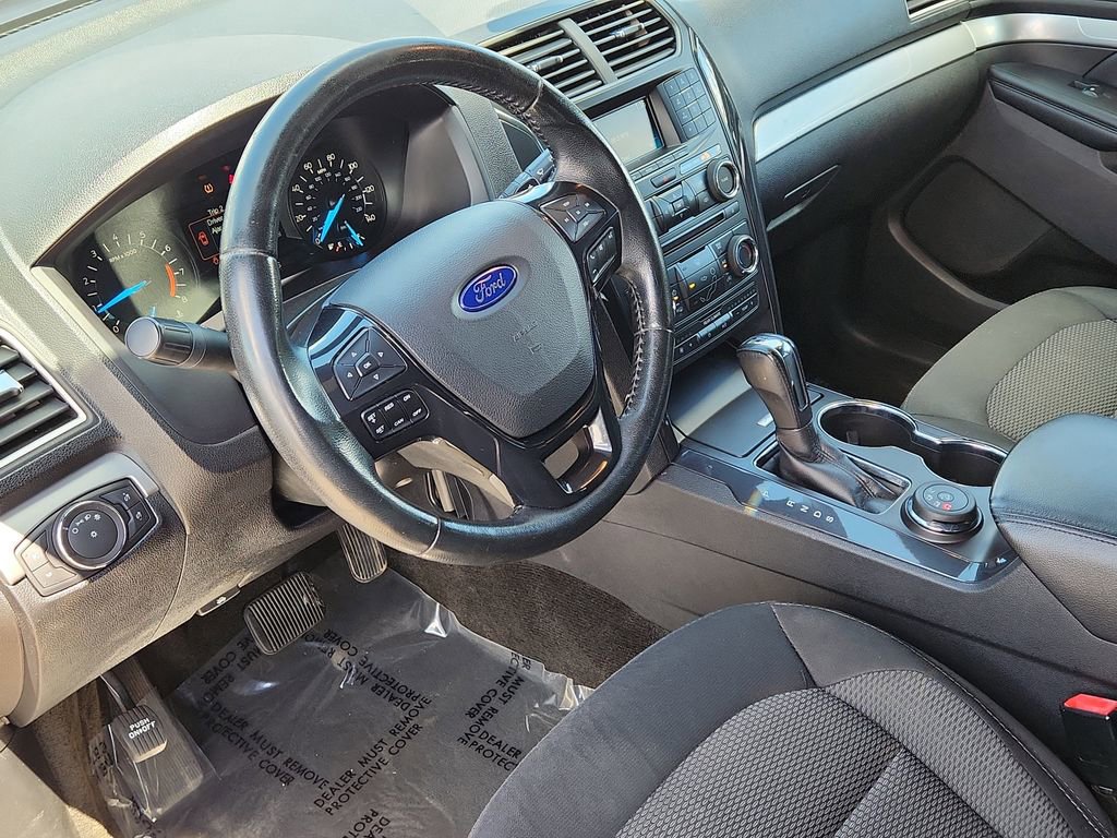 Used 2017 Ford Explorer XLT AWD/4WD image 7